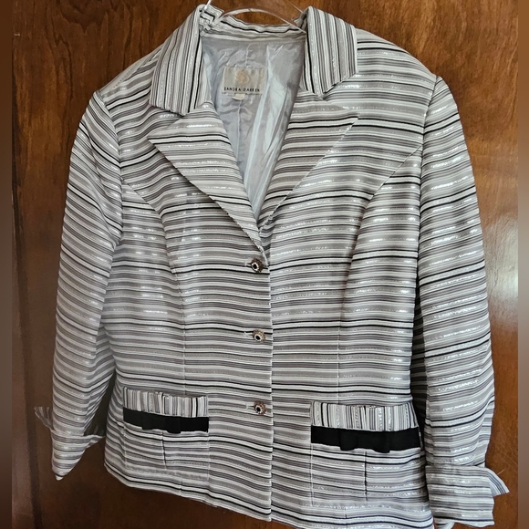 Sandra Darren Jackets & Blazers - Sandra Darren Gray White Metallic Sheen Stripe Blaze